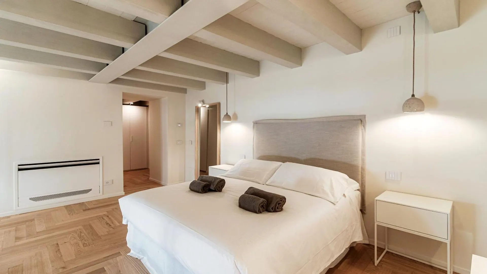 Villa Valencia - The House Of Travelers 코모