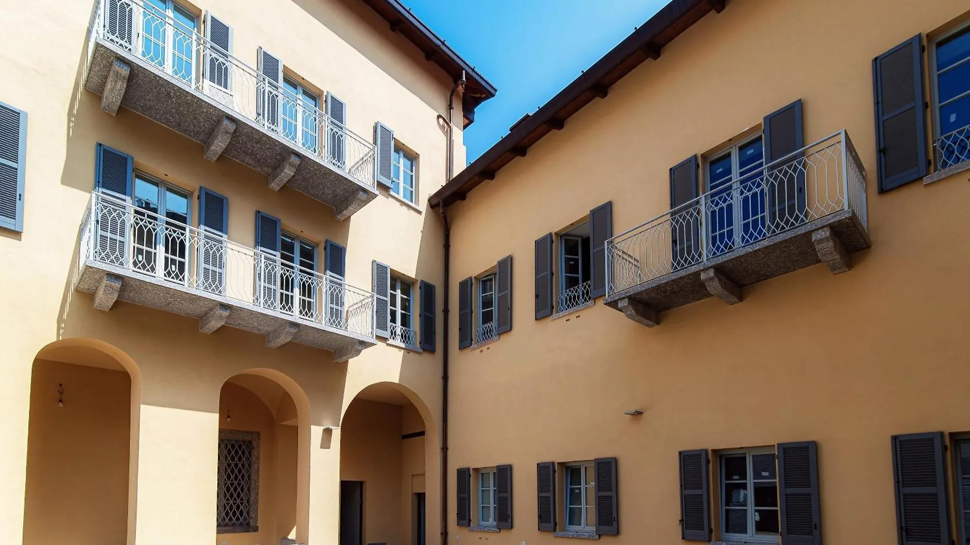 Villa Valencia - The House Of Travelers 코모 0*,  이탈리아